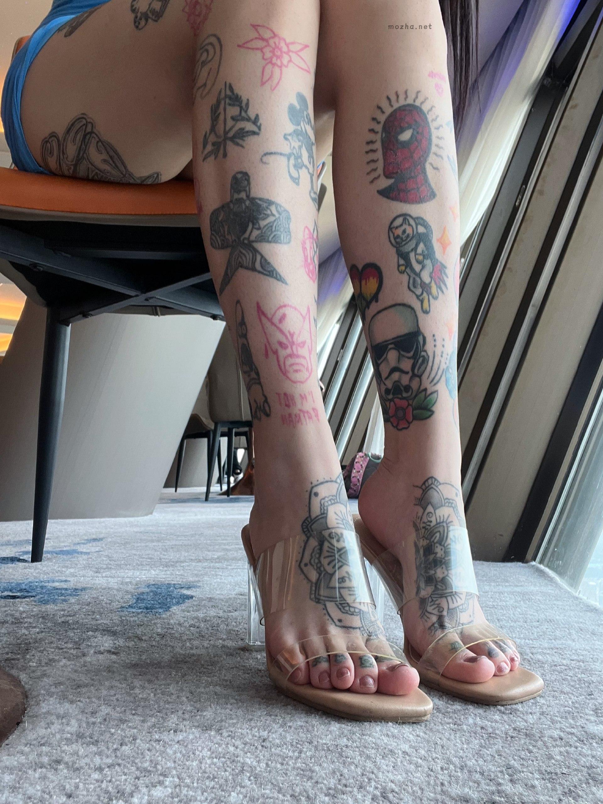 卡通百科老王 – 裸足高空【21P】